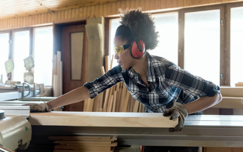 How-to-Choose-Hearing-Protection-for-woodworking
