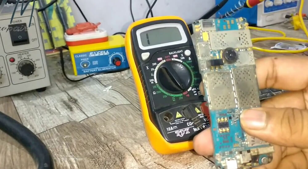 How-to-Test-a-Motherboard-with-a-Multimeter